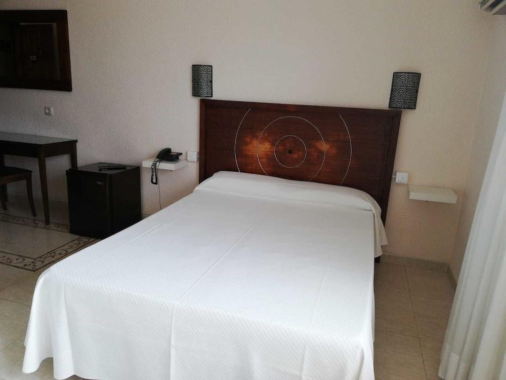 Hotel Iberflat Marynton Беникарло Экстерьер фото